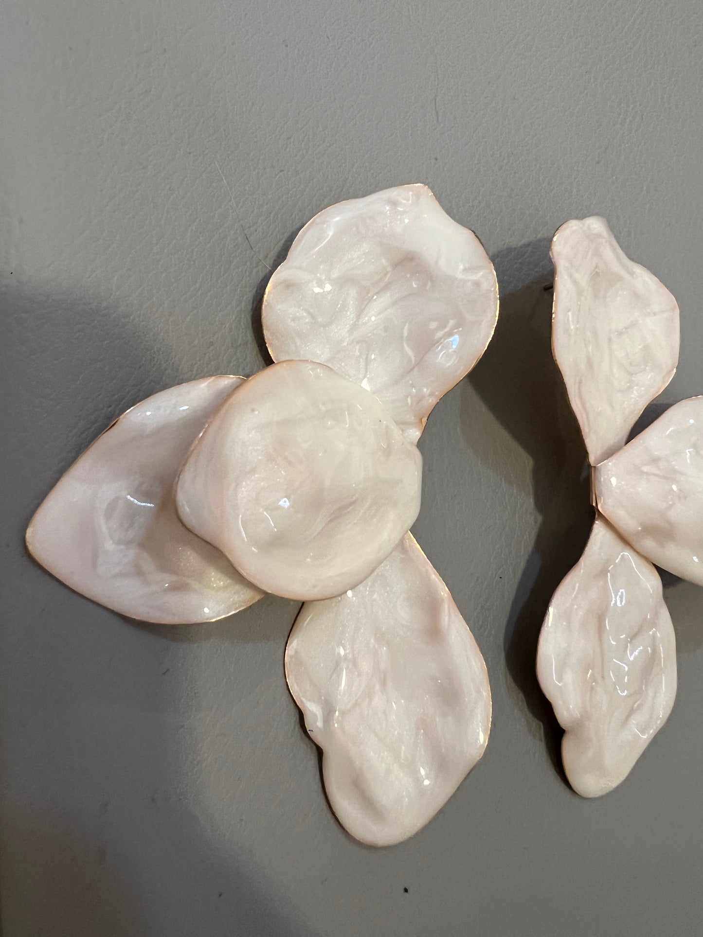 Orecchini fiore smaltato